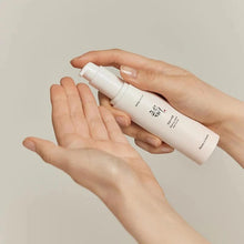 Indlæs billede til gallerivisning Beauty of Joseon, Ginsing Moist Sun Serum SPF50 Gua-sha.dk