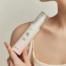 Indlæs billede til gallerivisning Beauty of Joseon, Ginsing Moist Sun Serum SPF50 Gua-sha.dk