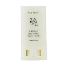 Indlæs billede til gallerivisning Beauty of Joseon - Matte Sun Stick: Mugwort + Camelia SPF50 PA++++ Gua-sha.dk