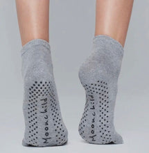 Indlæs billede til gallerivisning Moonchild tå-grib socks ( 36-38 ) Gua-sha.dk