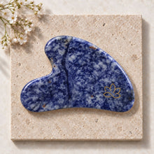 Indlæs billede til gallerivisning Emma Gua Sha i A-grade Blue Jasper – natursten til ansigtsmassage Gua-sha.dk