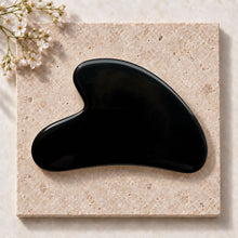 Indlæs billede til gallerivisning Emma Gua Sha i A-grade sort obsidian Gua-sha.dk