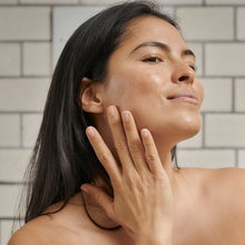 Indlæs billede til gallerivisning Ansigtsserum - Vitaliserende med hyaluronsyre og Niacinamid Gua-sha.dk