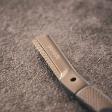 Indlæs billede til gallerivisning Pandoo - Øjenbrynsskraber - Black Gua-sha.dk