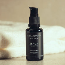 Indlæs billede til gallerivisning Ansigtsserum - Vitaliserende med hyaluronsyre og Niacinamid Gua-sha.dk