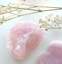 Indlæs billede til gallerivisning Rå Rosakvarts sten