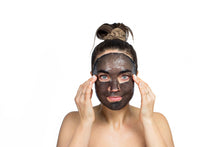 Indlæs billede til gallerivisning Organic Konjac Mask - Bamboo Charcoal Gua-sha.dk