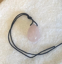 Indlæs billede til gallerivisning Yoni Egg small Rosakvarts Gua-sha.dk