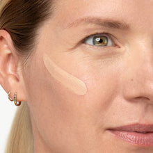 Indlæs billede til gallerivisning NATURAL GLOW LIQUID FOUNDATION - 201 COOL IVORY Gua-sha.dk