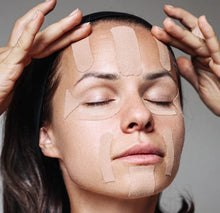 Indlæs billede til gallerivisning Smooth wrinkle tape ( Kinesiotape ) 5 cm - Brun Gua-sha.dk