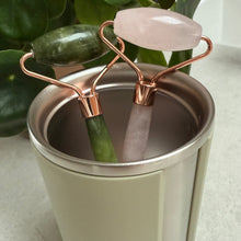 Indlæs billede til gallerivisning Gua Sha &amp; Faceroller Sæt - Rosakvarts Gua-sha.dk
