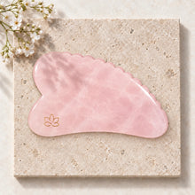 Indlæs billede til gallerivisning Aya Sculpt Gua Sha – A-grade rosakvarts | ansigtssculpting
