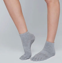 Indlæs billede til gallerivisning Moonchild tå-grib socks ( 36-38 ) Gua-sha.dk
