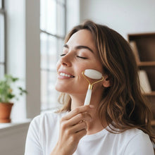 Indlæs billede til gallerivisning Crystallove Bjergkrystal Faceroller – Essential Edition Gua-sha.dk
