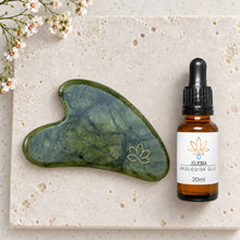 Indlæs billede til gallerivisning Gua Sha kit - Jade med jojobaolie Gua Sha ansigtsmassage Gua-sha.dk
