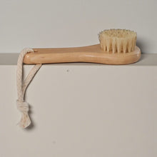 Indlæs billede til gallerivisning Ansigts massagebørste af lotustræ Gua-sha.dk
