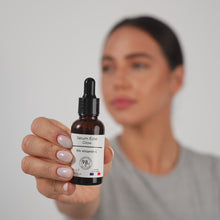 Indlæs og afspil video i gallerivisning Glow Serum – 15% Vitamin C
