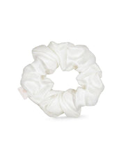 Indlæs billede til gallerivisning Crystallove scrunchie hår elastik - pure silk ivory schrunchie Gua-sha.dk
